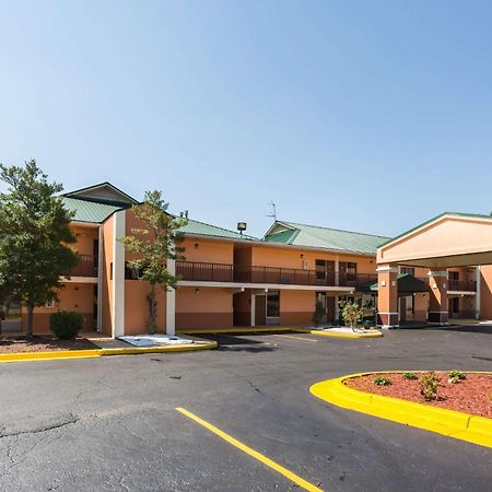 Econo Lodge Decatur Bagian luar foto