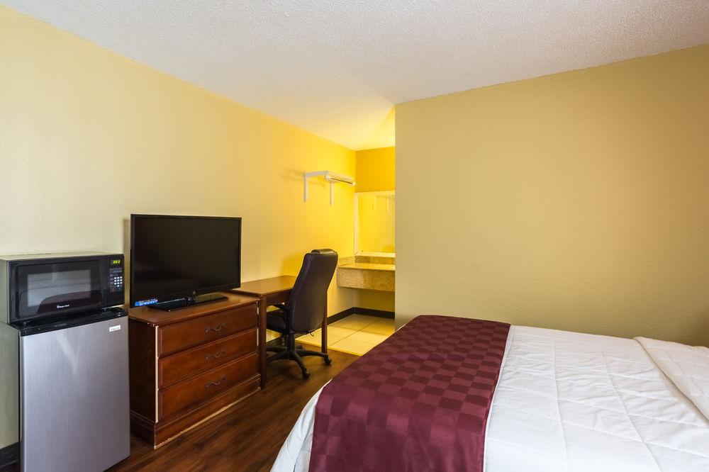 Econo Lodge Decatur Bagian luar foto