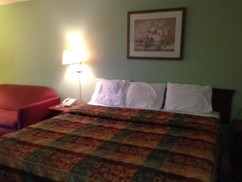 Econo Lodge Decatur Bagian luar foto