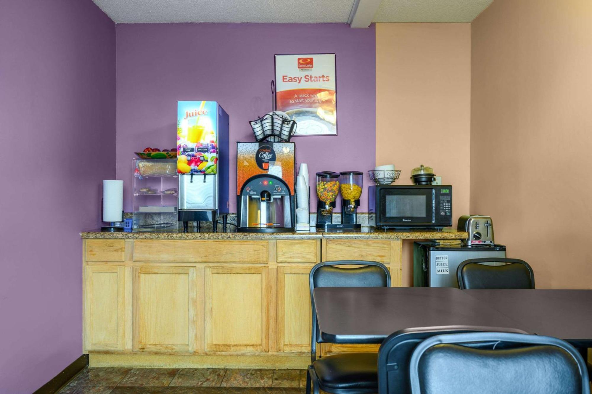 Econo Lodge Decatur Bagian luar foto
