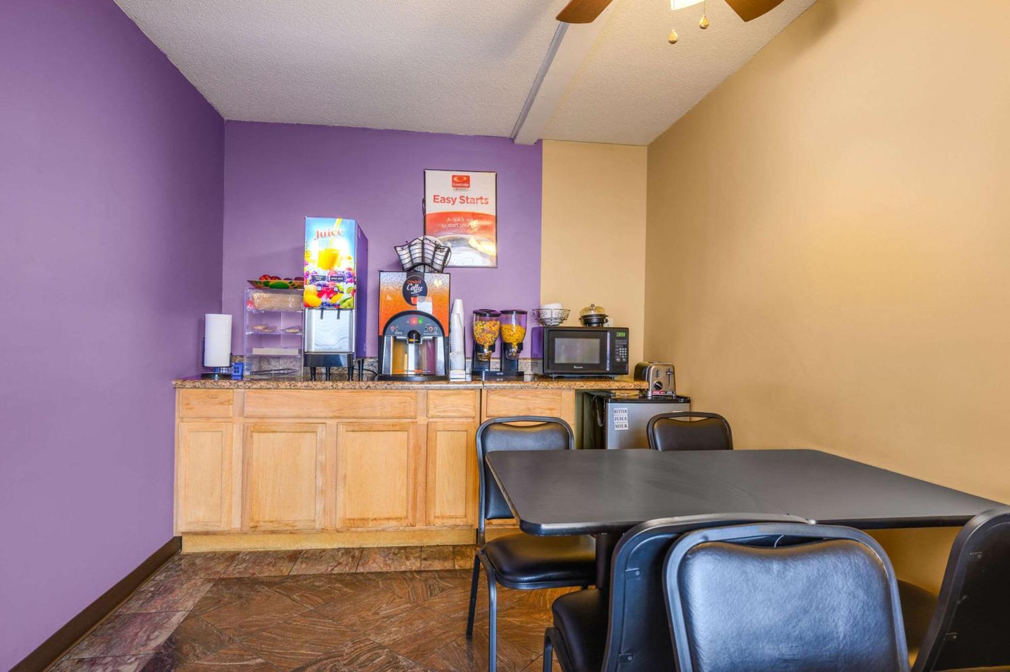 Econo Lodge Decatur Bagian luar foto