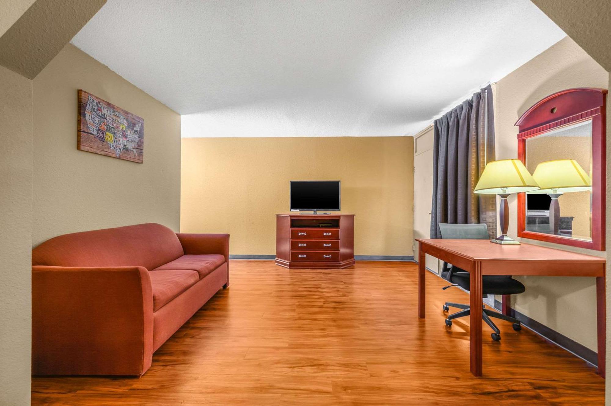 Econo Lodge Decatur Bagian luar foto