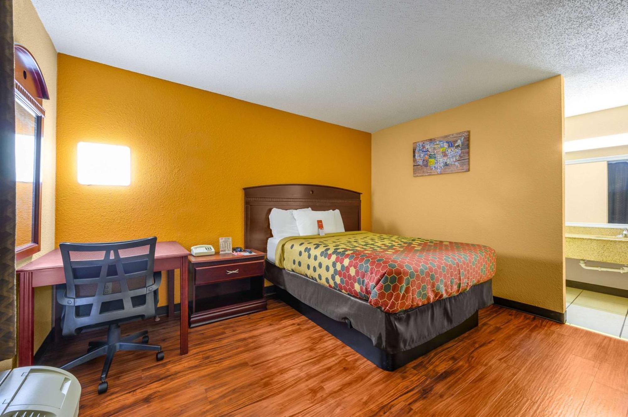 Econo Lodge Decatur Bagian luar foto